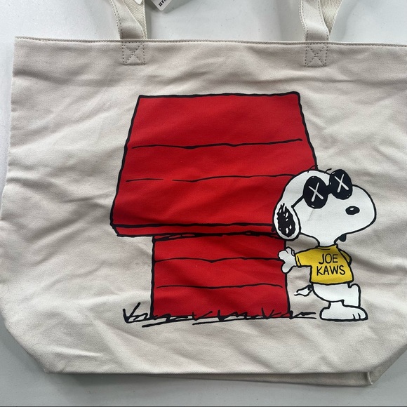 Kaws x Uniqlo Snoopy Peanuts Reusable Tote Bag - Picture 5 of 5